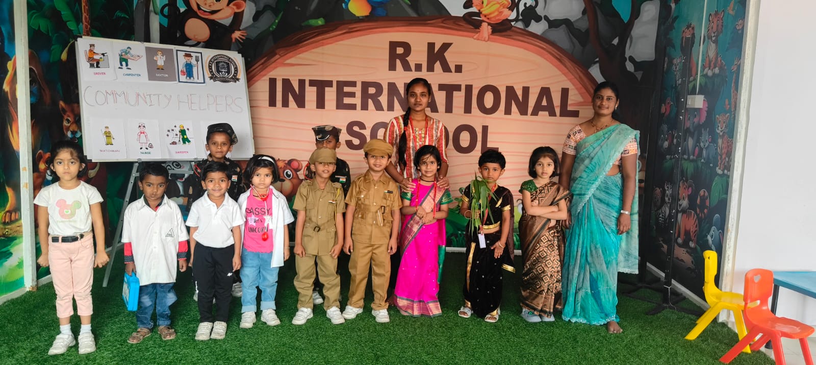 COMMUNITY HELPERS COMMUNITY HELPERS